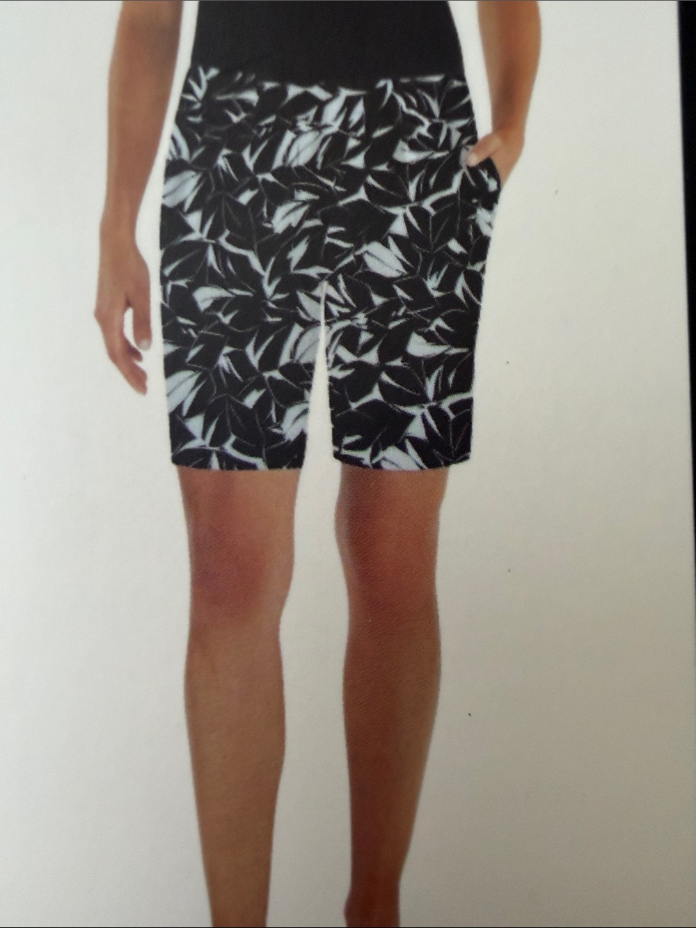 Mario Serrani Black & White Women’s Bermuda Shorts Sz 8